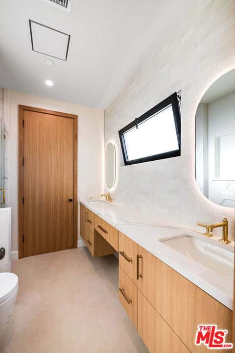 12427 Cumpston Street