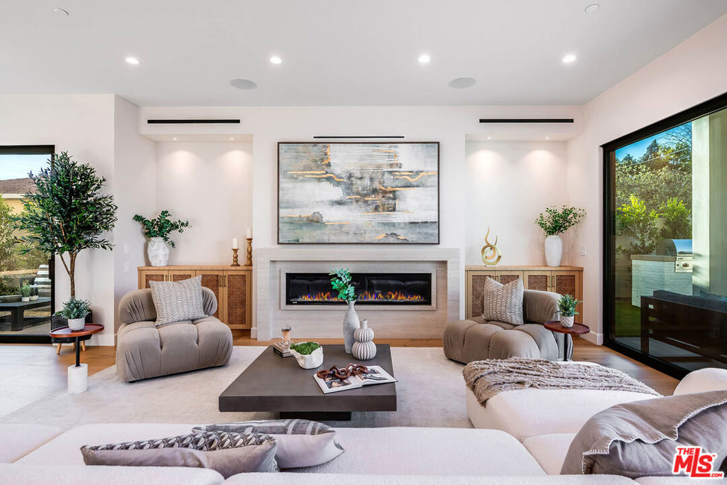 12427 Cumpston Street