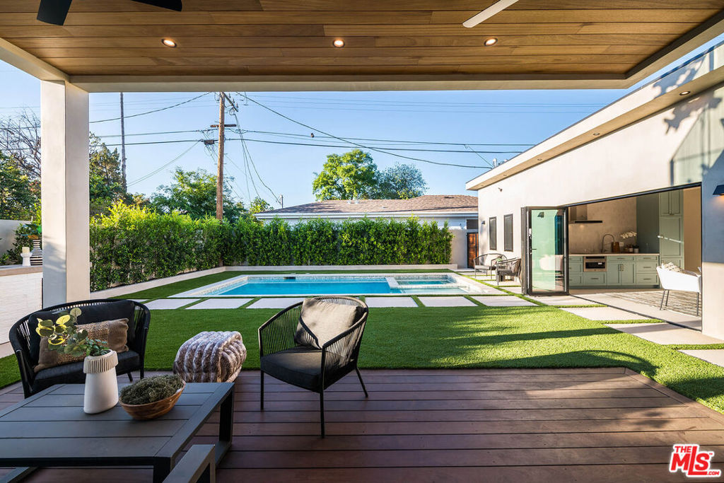 12427 Cumpston Street