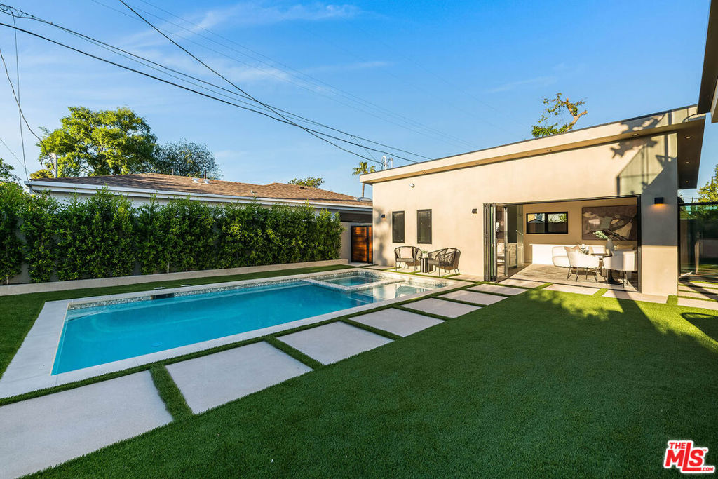 12427 Cumpston Street