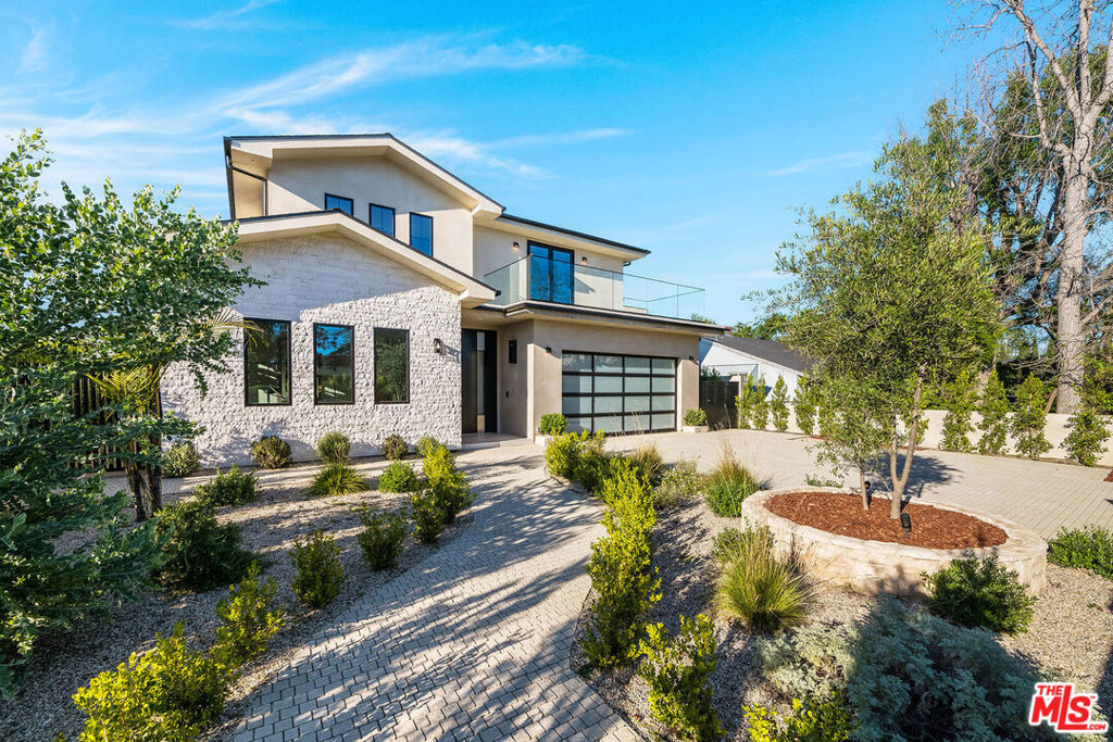 12427 Cumpston Street