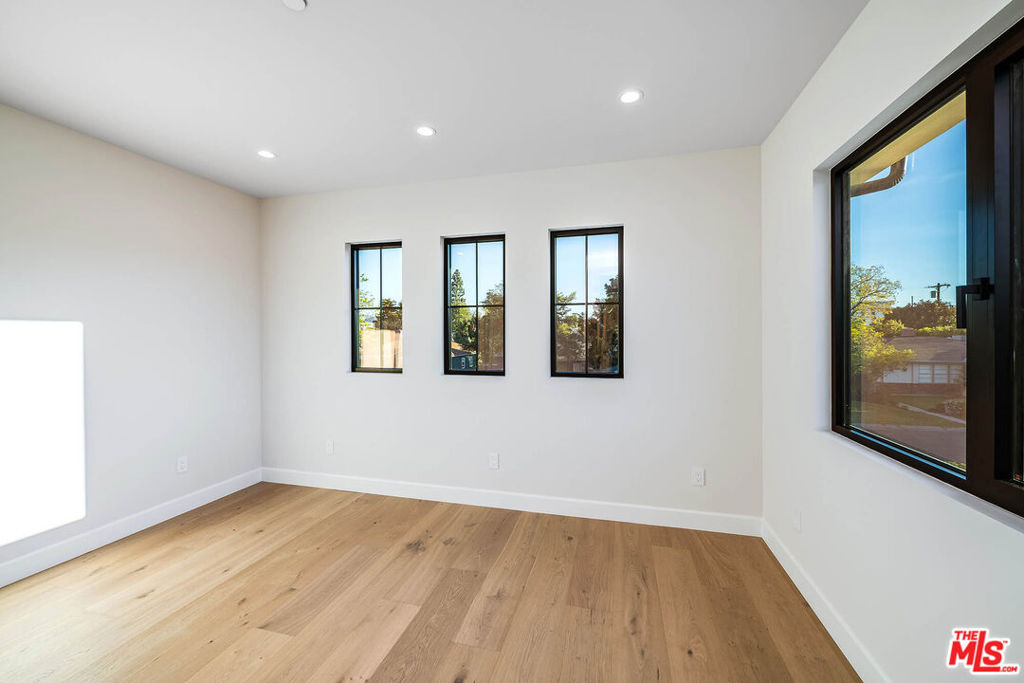 12427 Cumpston Street