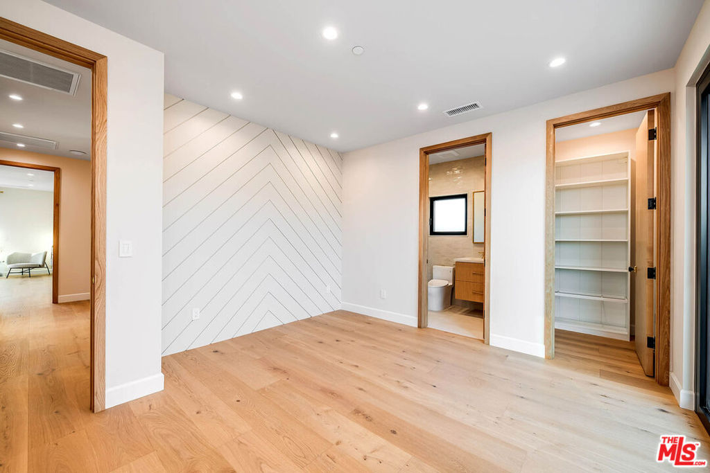 12427 Cumpston Street