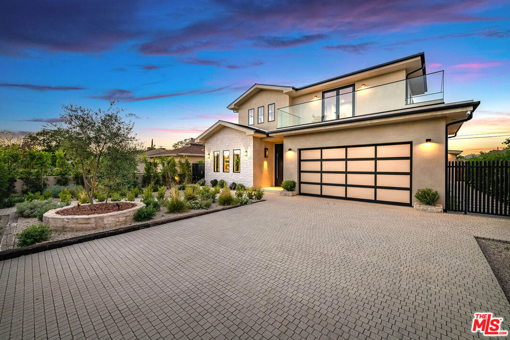 12427 Cumpston Street