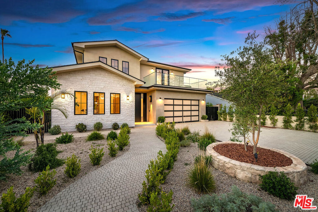 12427 Cumpston Street