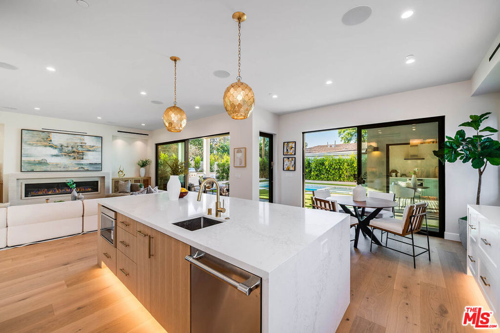 12427 Cumpston Street