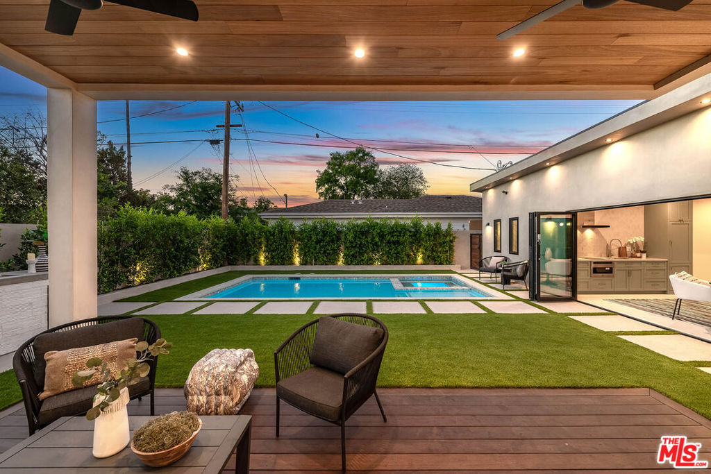 12427 Cumpston Street