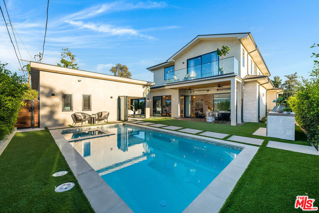 12427 Cumpston Street