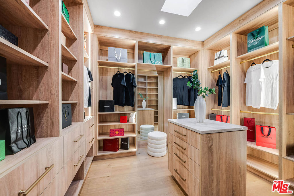 12427 Cumpston Street