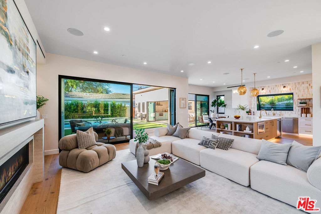 12427 Cumpston Street