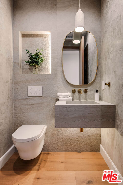 12427 Cumpston Street