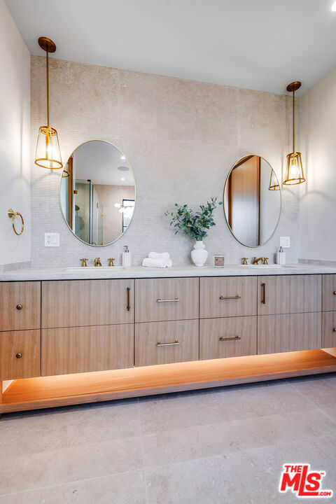 12427 Cumpston Street