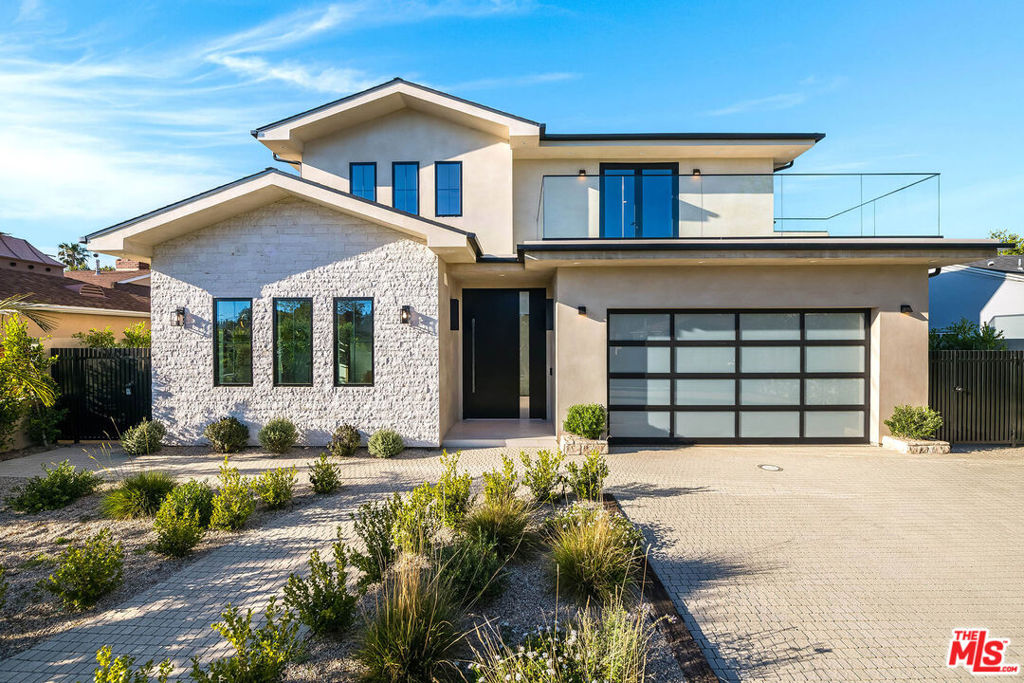 12427 Cumpston Street