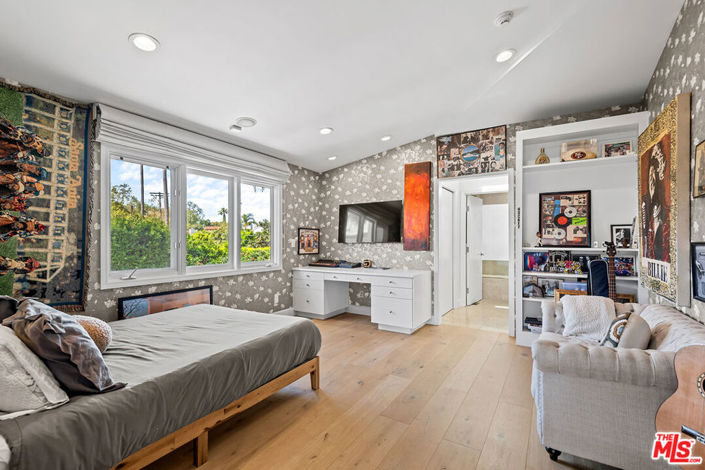 10424 Valley Spring Lane