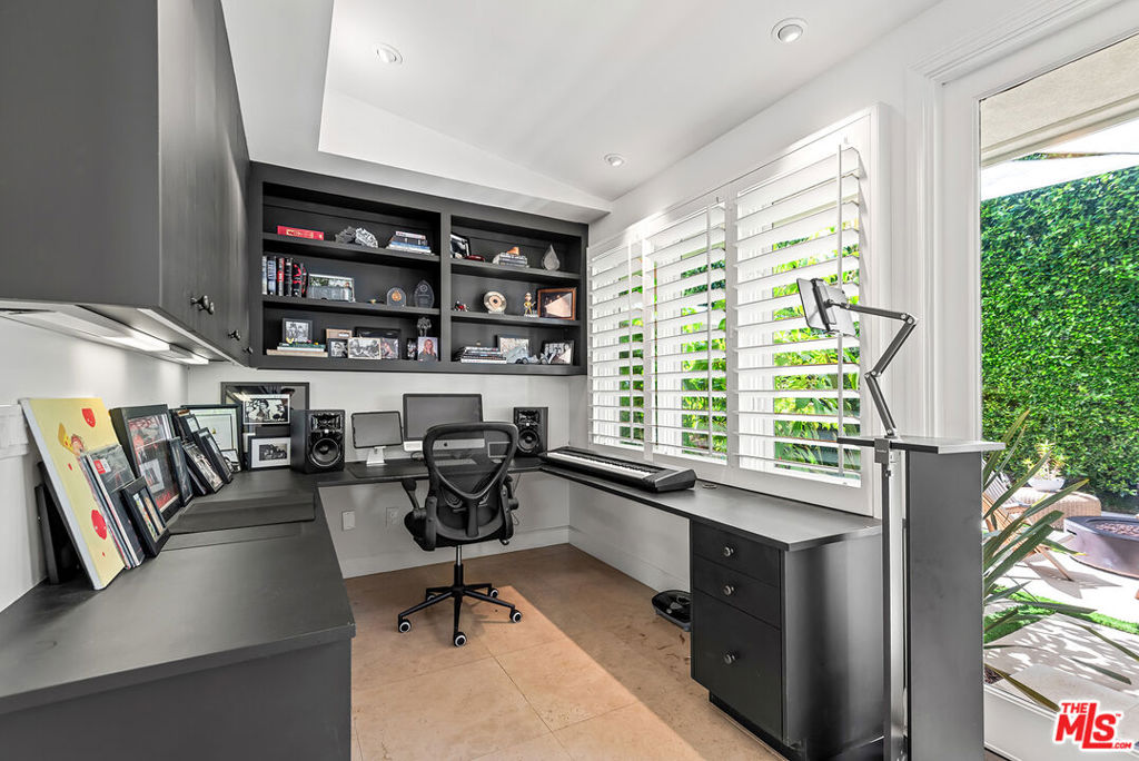 10424 Valley Spring Lane