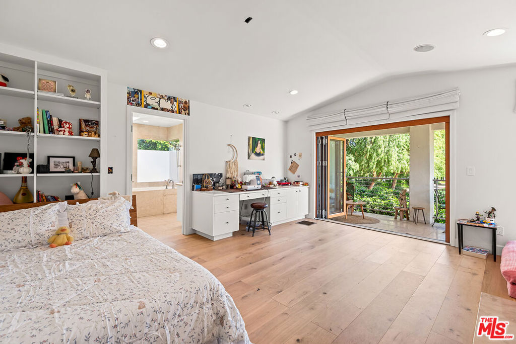 10424 Valley Spring Lane