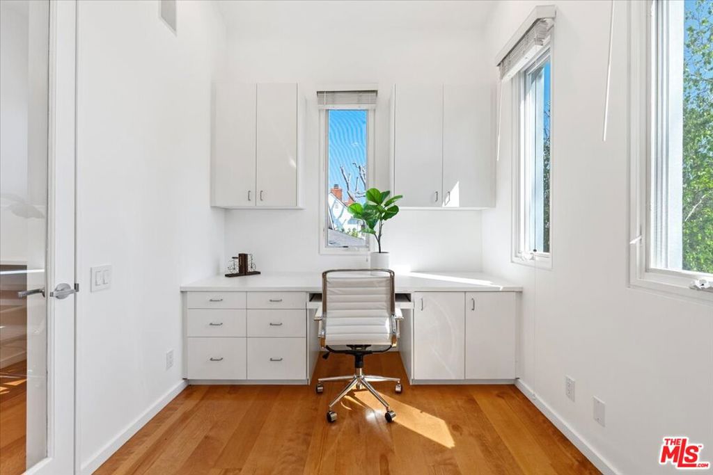 211 S Valley Street