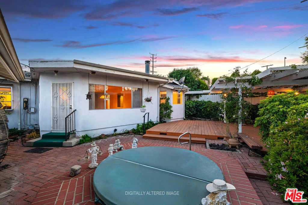 16851 Weddington Street