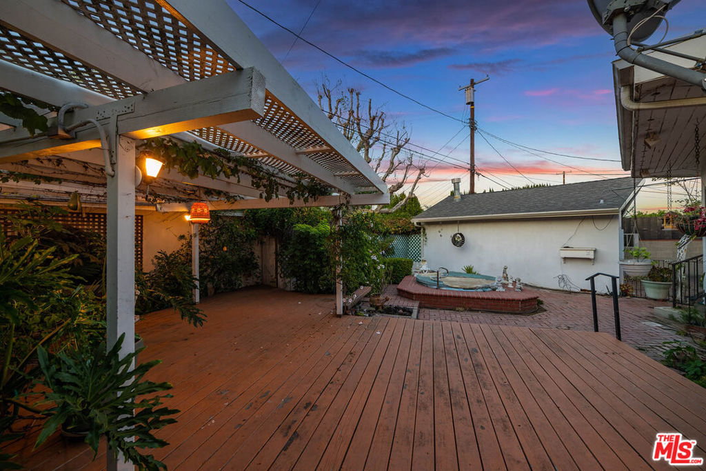 16851 Weddington Street