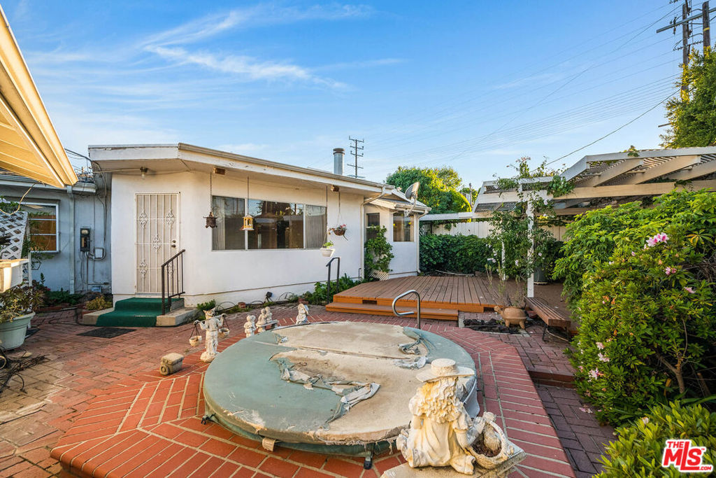 16851 Weddington Street