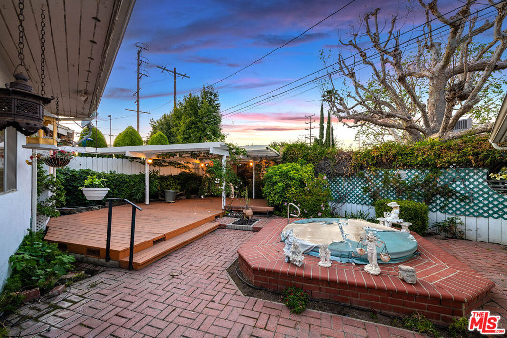 16851 Weddington Street