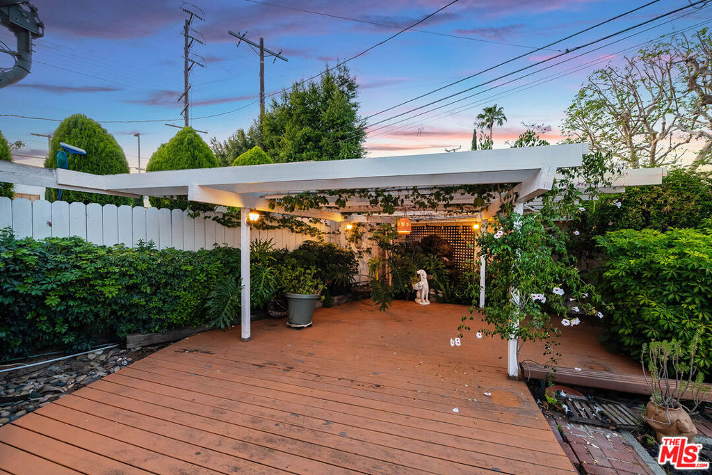 16851 Weddington Street