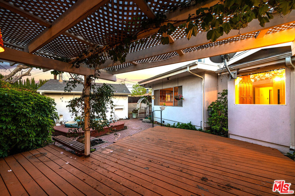 16851 Weddington Street