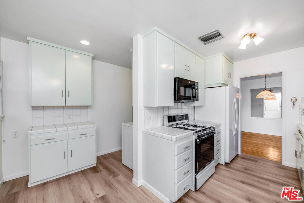 16851 Weddington Street