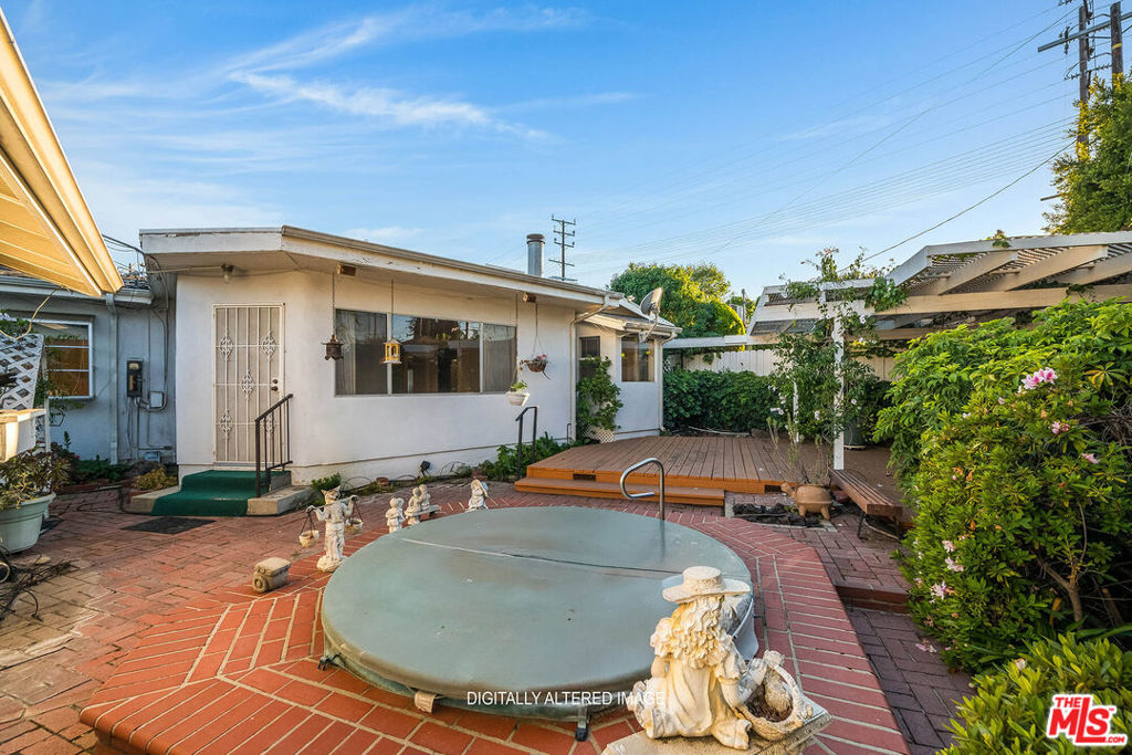 16851 Weddington Street