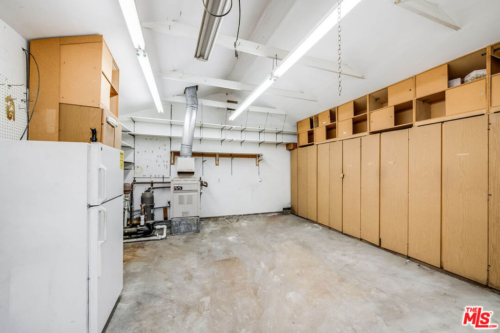 16851 Weddington Street