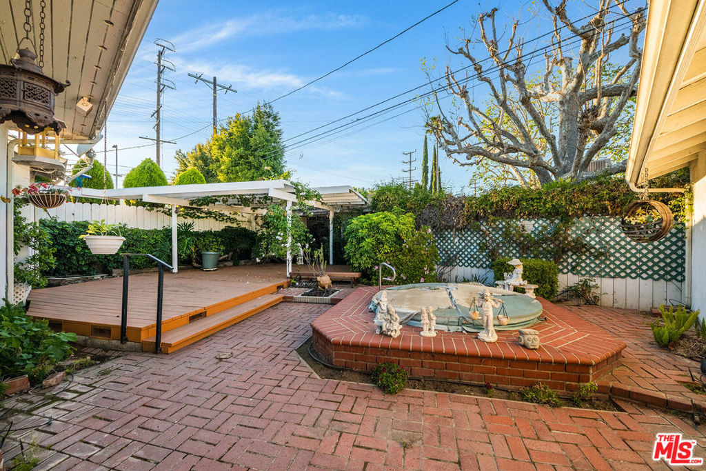 16851 Weddington Street