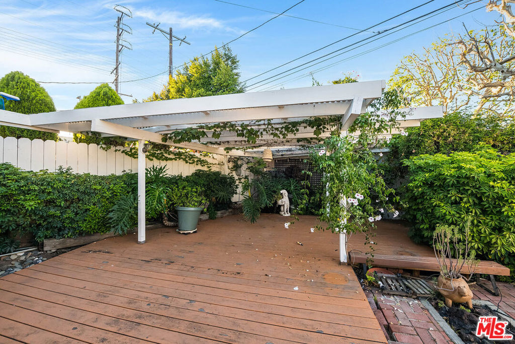 16851 Weddington Street