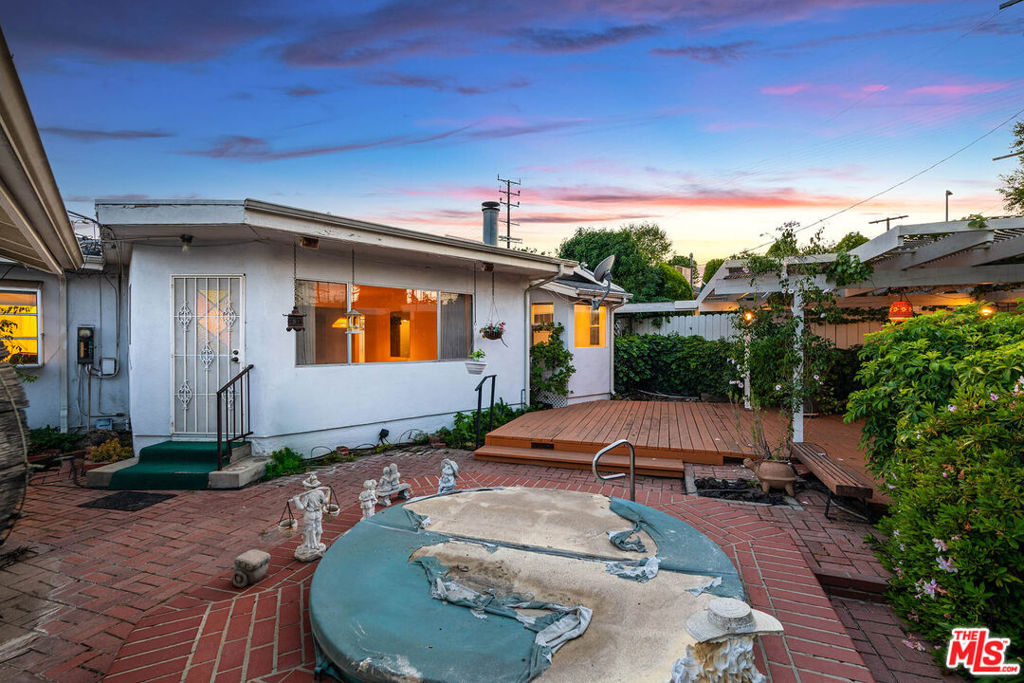 16851 Weddington Street