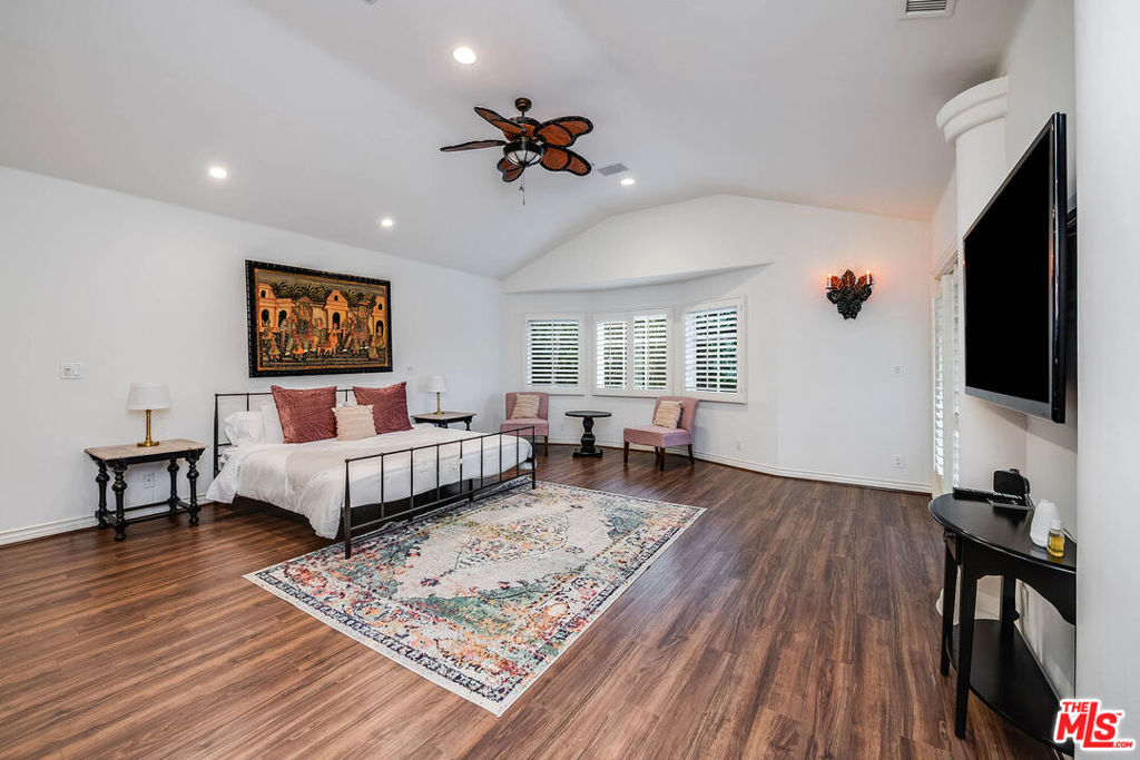 4063 Benedict Canyon Drive