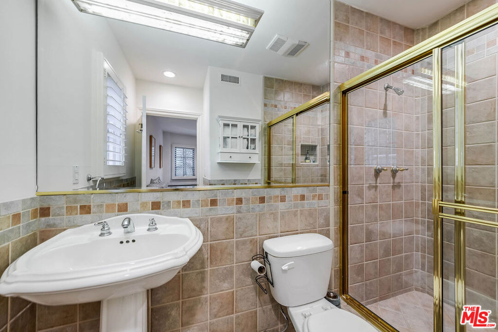 4063 Benedict Canyon Drive