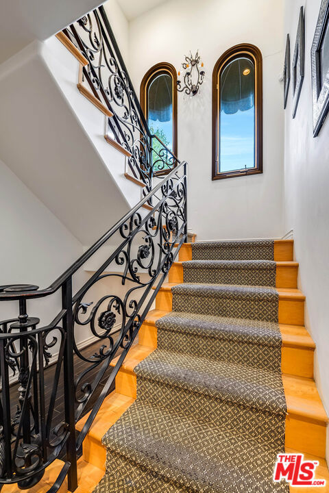 4063 Benedict Canyon Drive