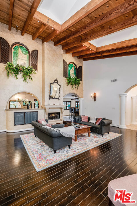 4063 Benedict Canyon Drive