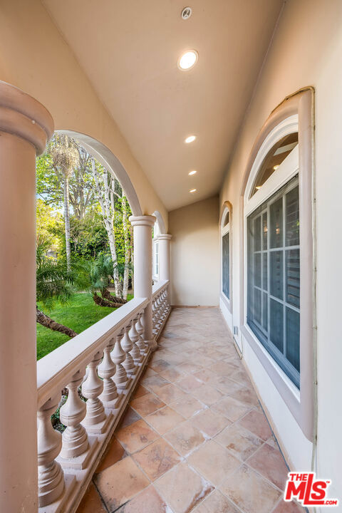 4063 Benedict Canyon Drive
