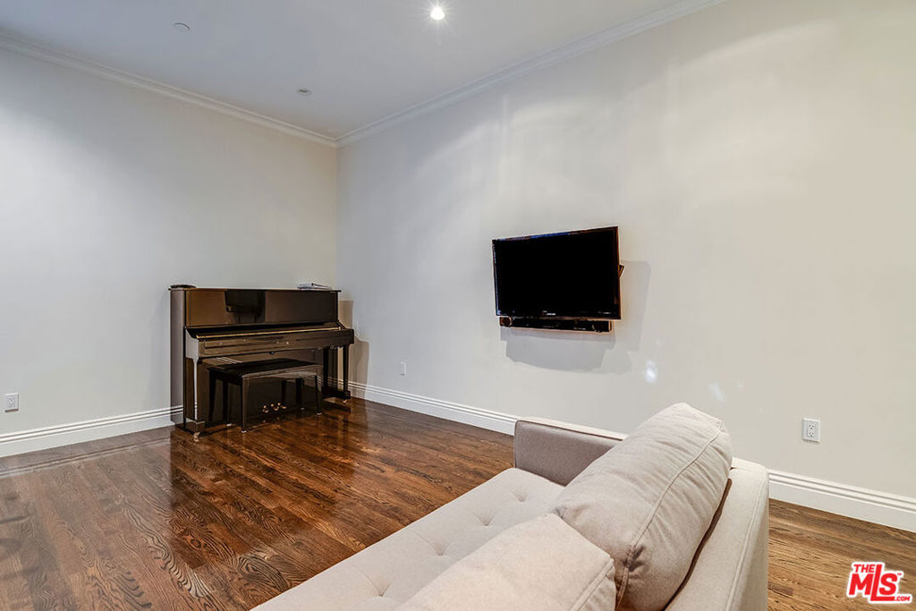 10161 VALLEY SPRING Lane