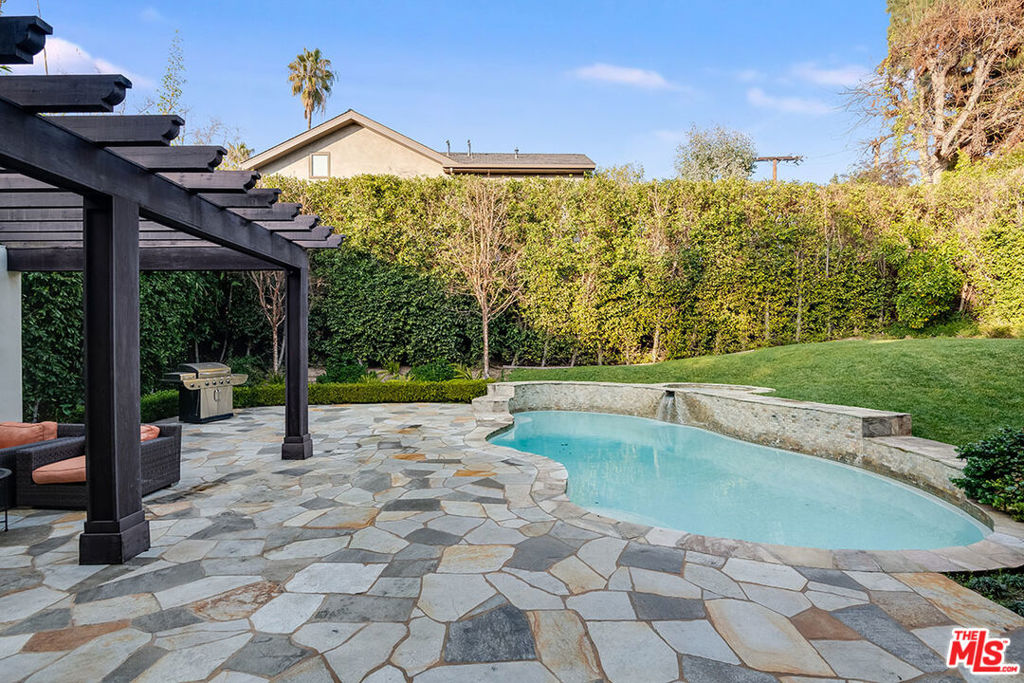 10161 VALLEY SPRING Lane