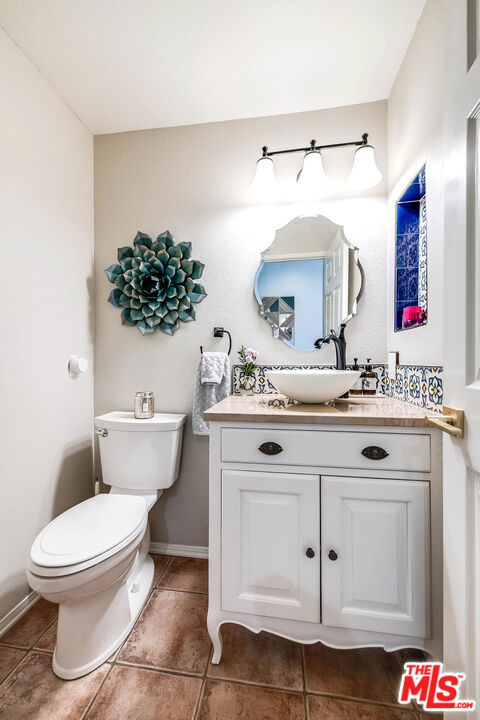 4444 Moorpark Way 202