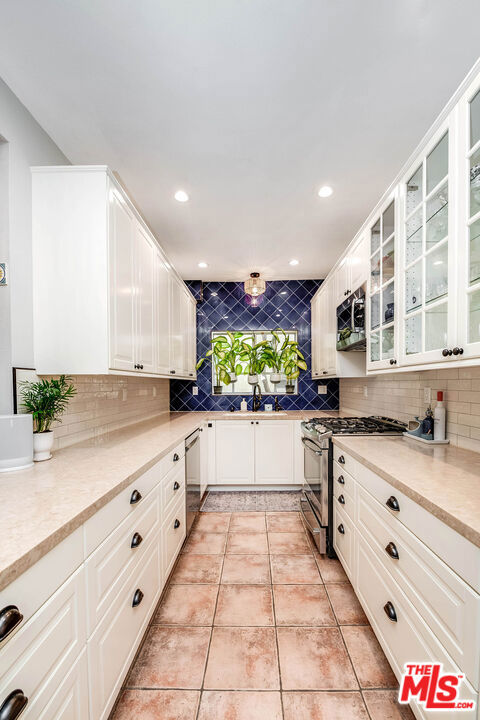 4444 Moorpark Way 202