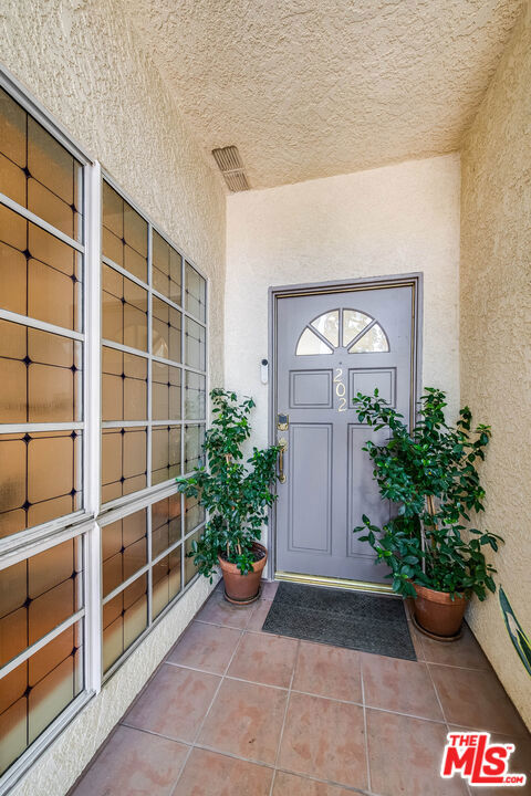 4444 Moorpark Way 202