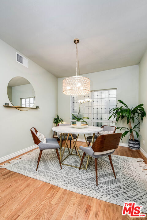 4444 Moorpark Way 202