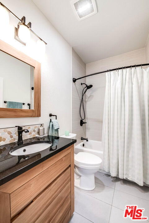 4444 Moorpark Way 202