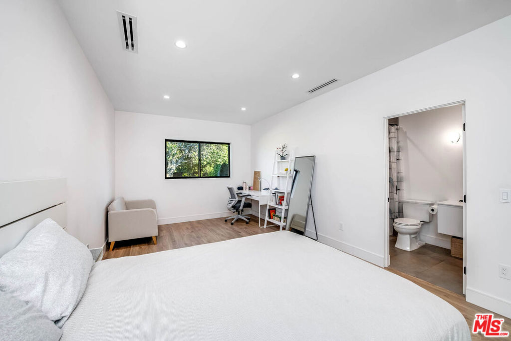 17150 Vintage Street