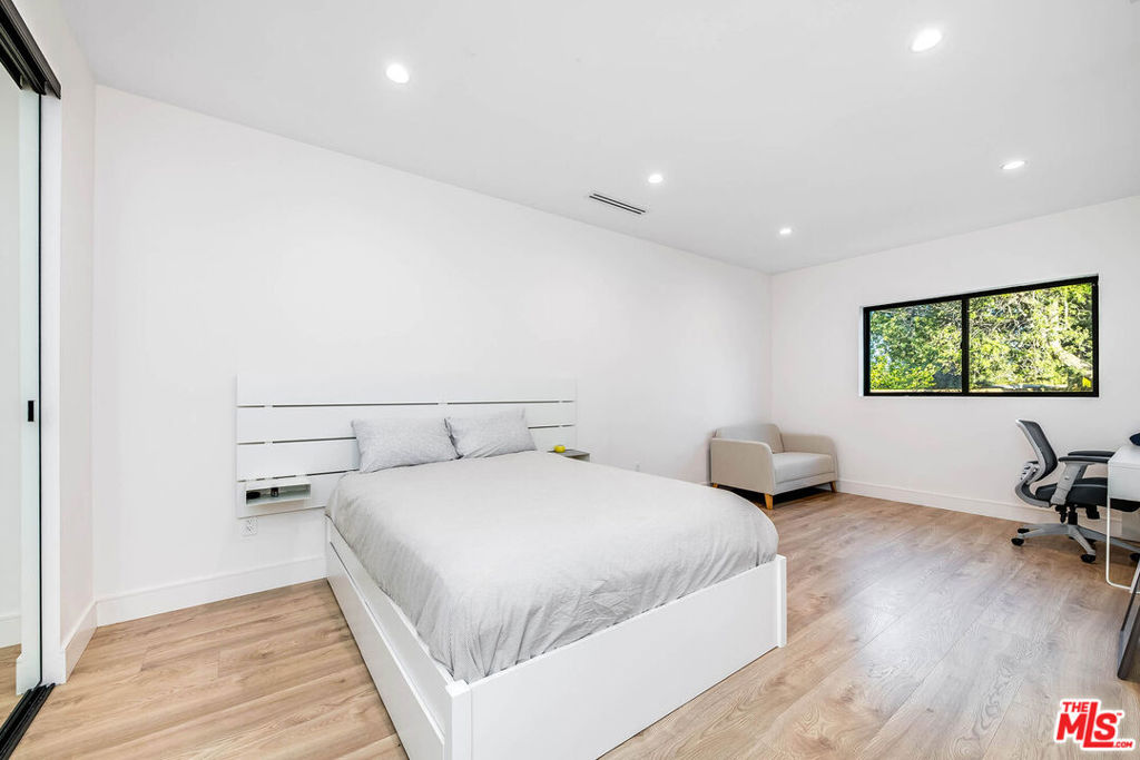 17150 Vintage Street