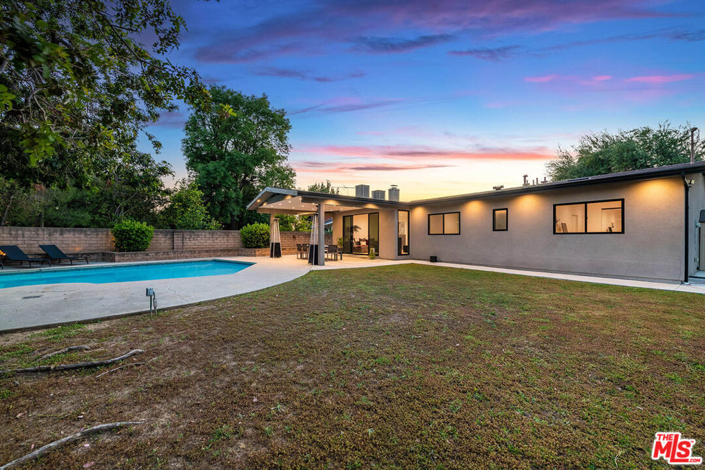 17150 Vintage Street