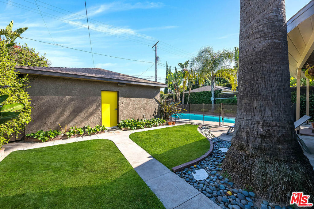 3416 W Clark Avenue