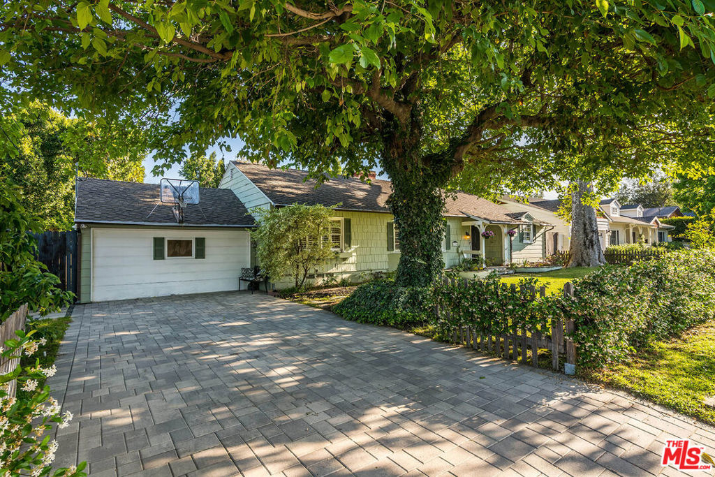 11146 Valley Spring Lane